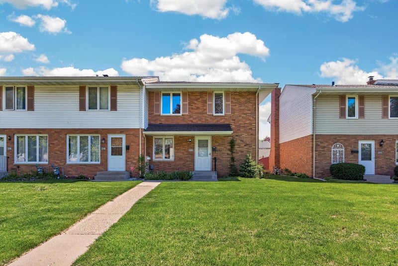 2010 Arkwright St, Maplewood, MN 55117