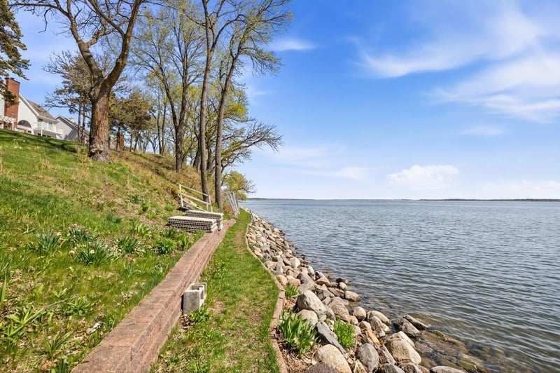 7711 N Shore Dr, Spicer, MN 56288