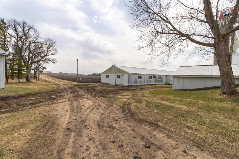 16827 Walden Ave, Hutchinson, MN 55350