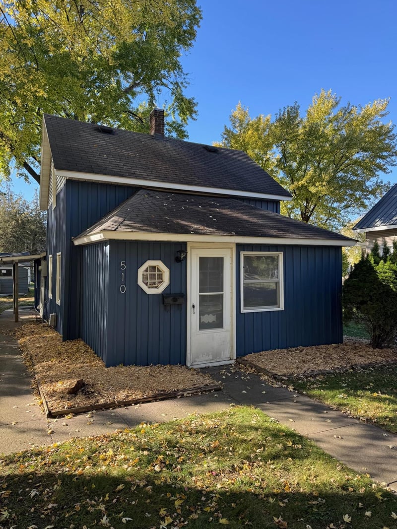 510 Monroe St SE, Hutchinson, MN 55350