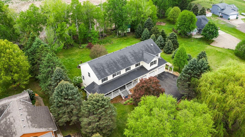 31789 Lakeway Dr NE, Cambridge, MN 55008