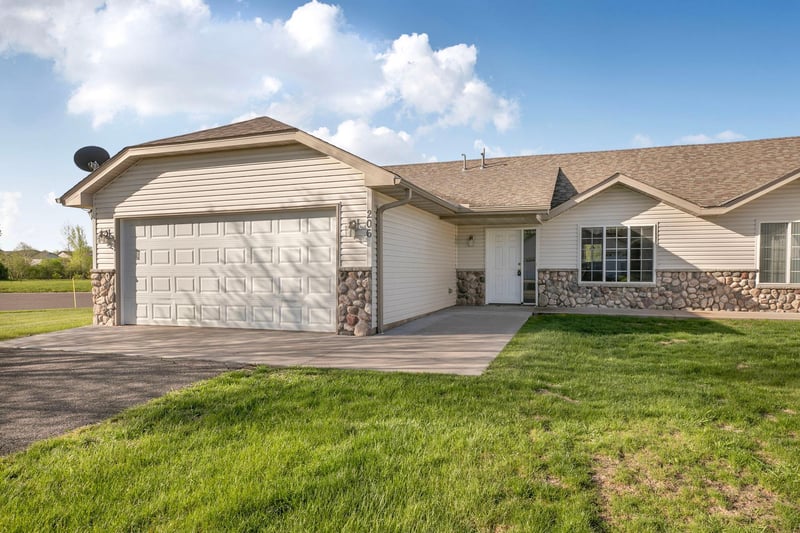 206 Appaloosa Ct, Braham, MN 55006