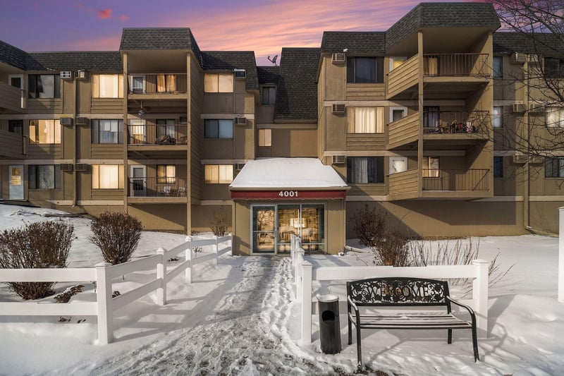 4001 Heritage Hills Dr #304, Bloomington, MN 55437