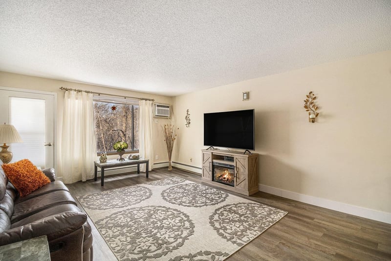 4001 Heritage Hills Dr #304, Bloomington, MN 55437