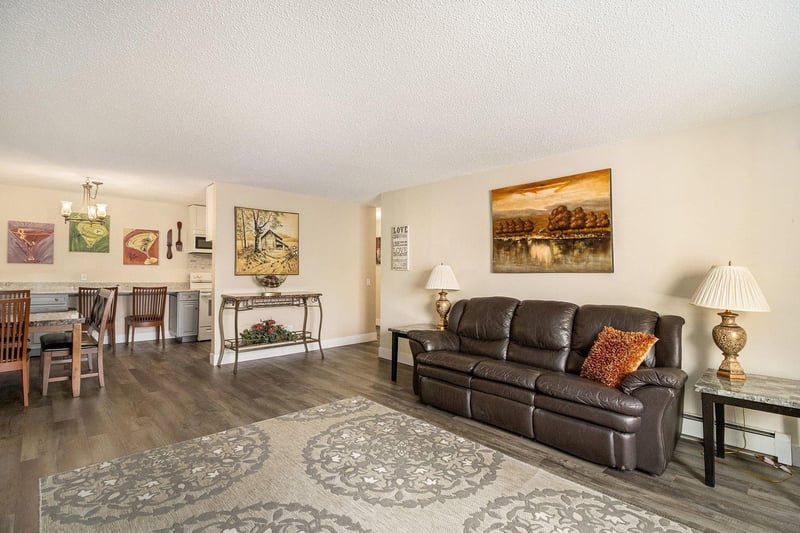 4001 Heritage Hills Dr #304, Bloomington, MN 55437