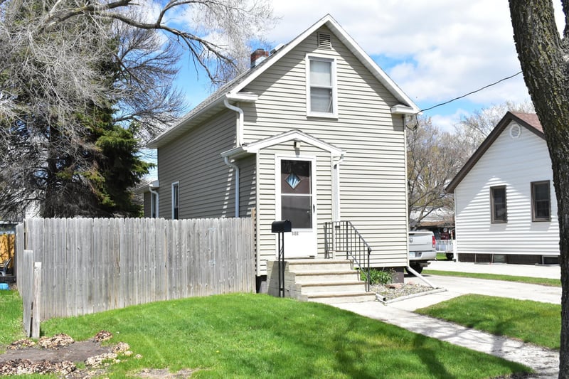 1404 2nd Ave N, Moorhead, MN 56560