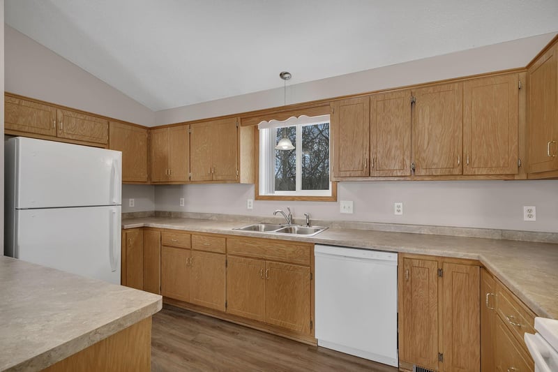 216 Appaloosa Ct, Braham, MN 55006