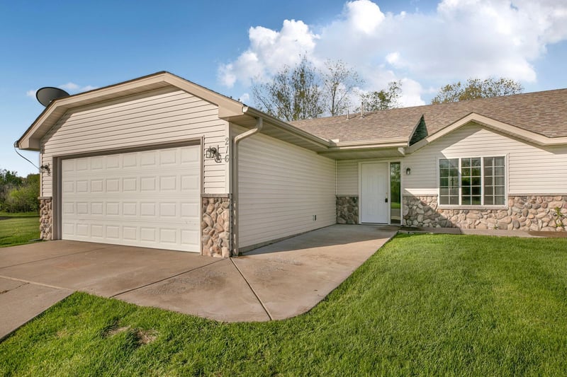 216 Appaloosa Ct, Braham, MN 55006