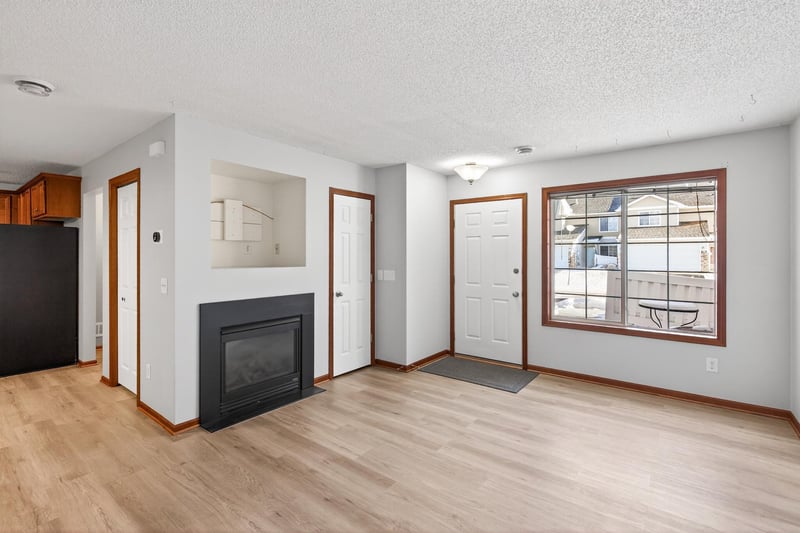 1316 Raintree Ln, Waconia, MN 55387