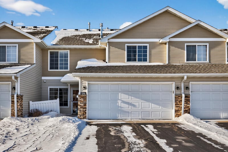 1316 Raintree Ln, Waconia, MN 55387