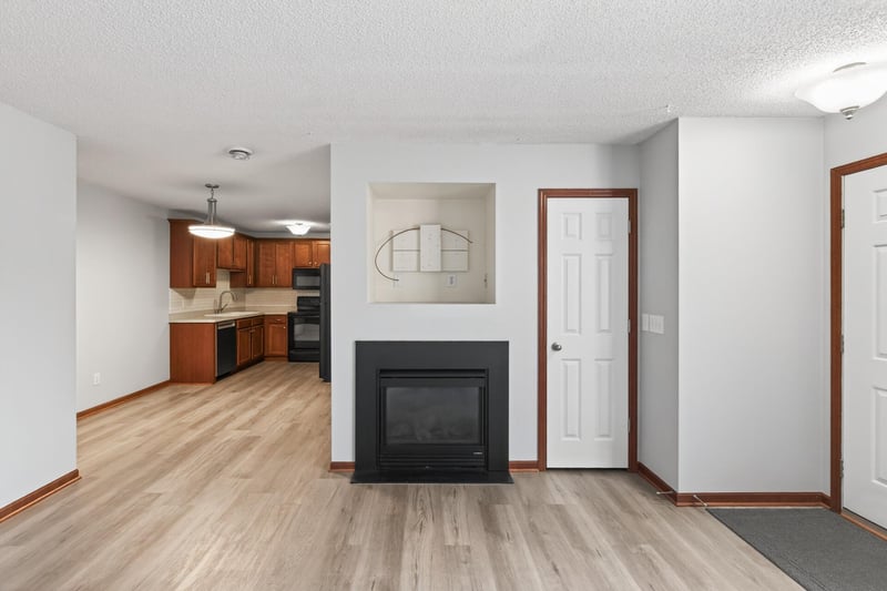 1316 Raintree Ln, Waconia, MN 55387