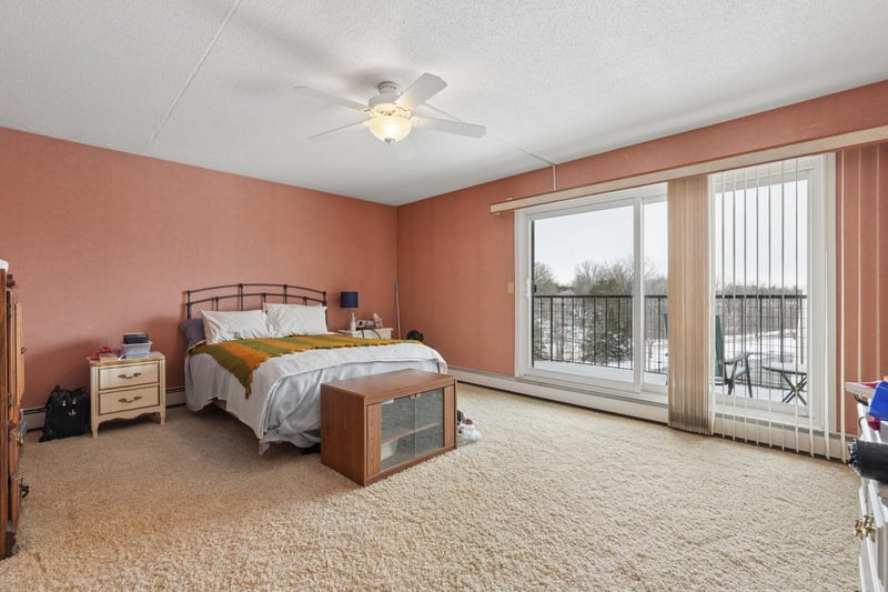 2465 Londin Ln E #401, Maplewood, MN 55119
