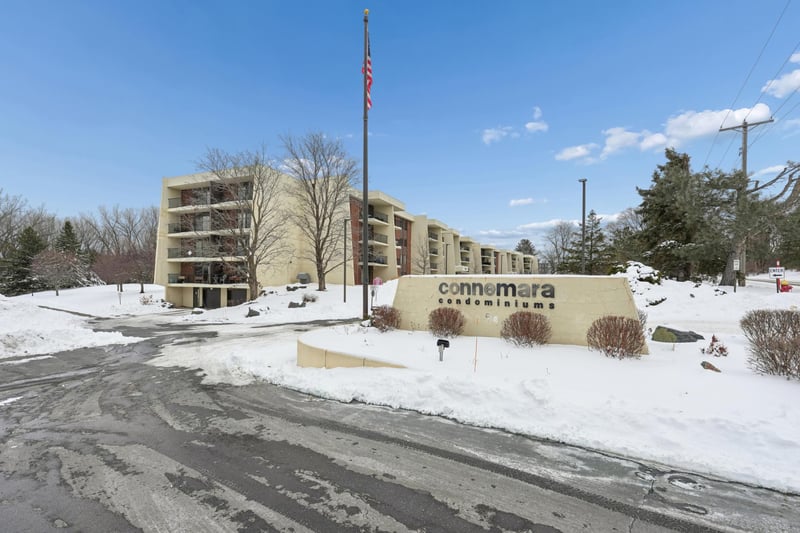 2465 Londin Ln E #401, Maplewood, MN 55119