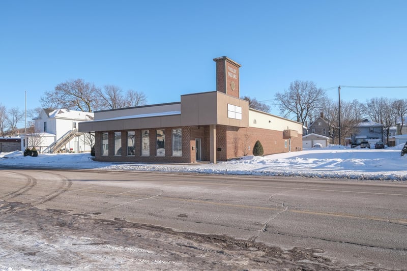 915 S Front St, Mankato, MN 56001