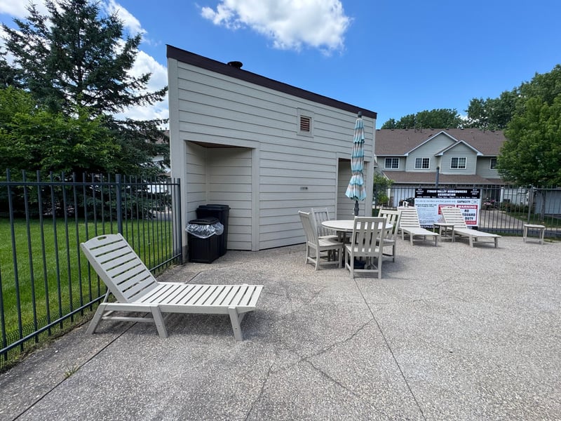 1800 Riverwood Dr #323, Burnsville, MN 55337