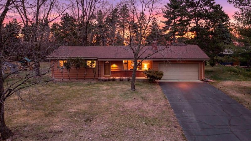 1330 E 99th St, Bloomington, MN 55425