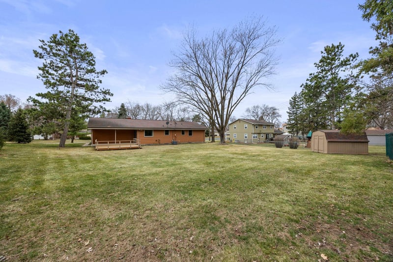 1330 E 99th St, Bloomington, MN 55425