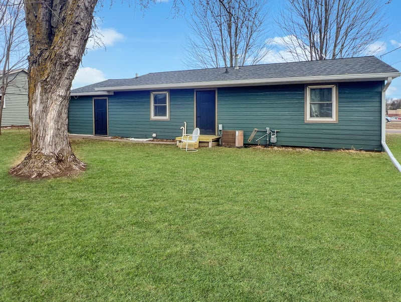 922 S State St, Fairmont, MN 56031