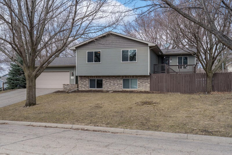 140 Peggy Ln, Eagle Lake, MN 56024