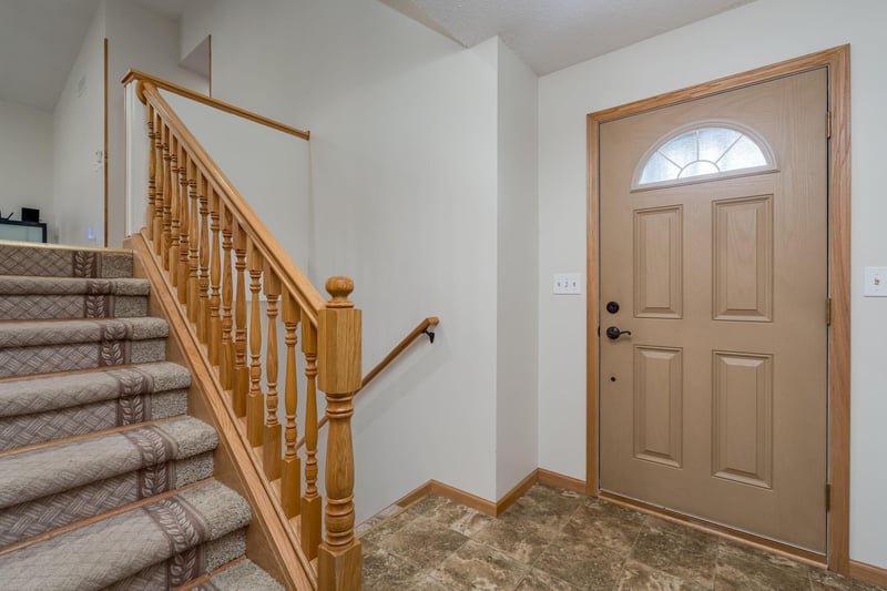 140 Peggy Ln, Eagle Lake, MN 56024