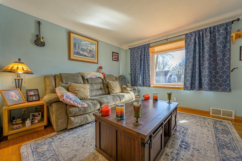 121 6th Ave NE, Hutchinson, MN 55350