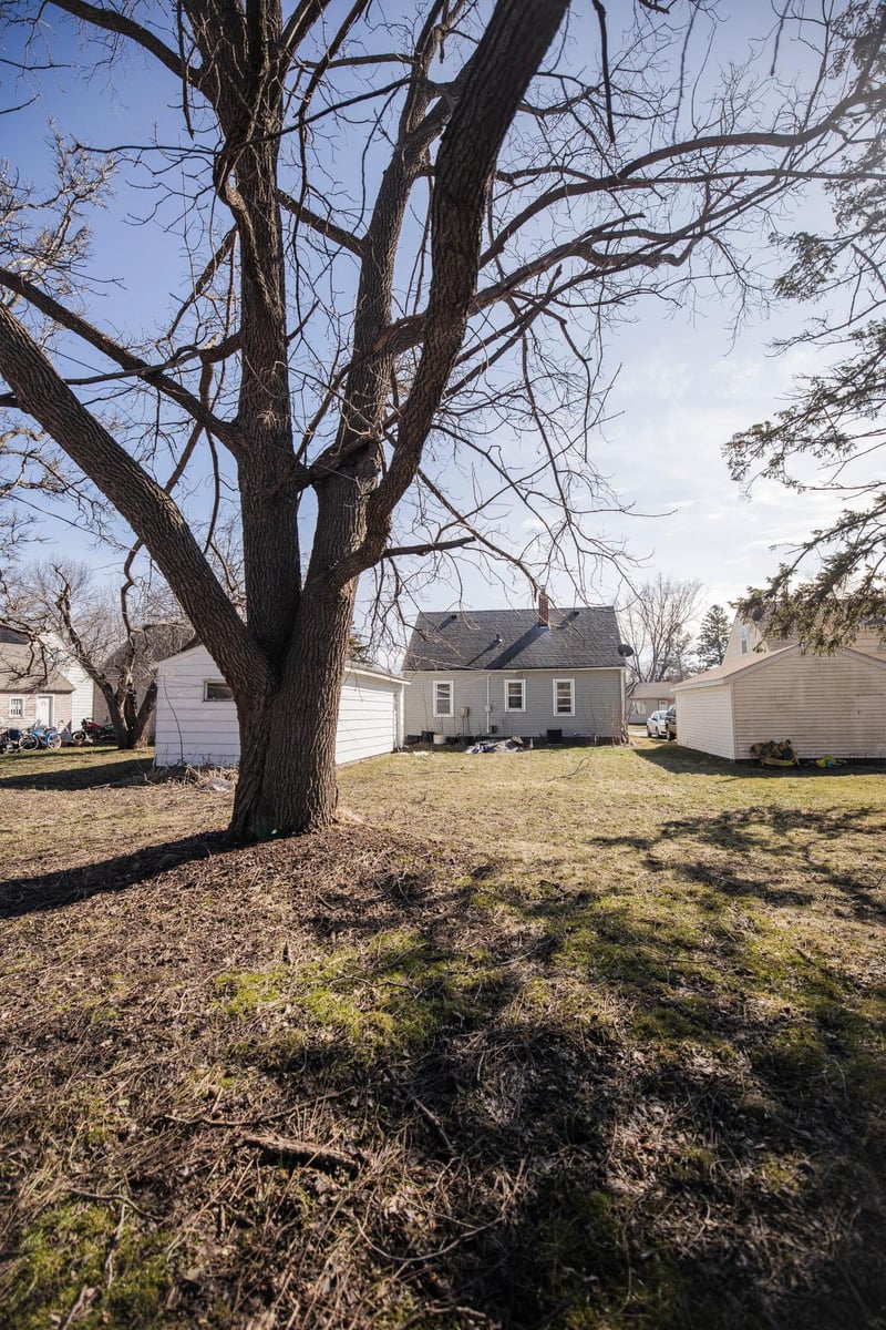 406 W 11th St, Morris, MN 56267