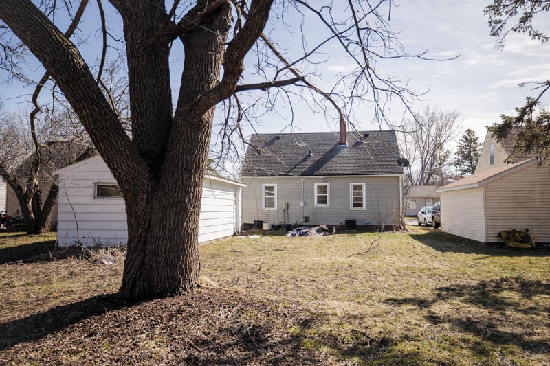 406 W 11th St, Morris, MN 56267