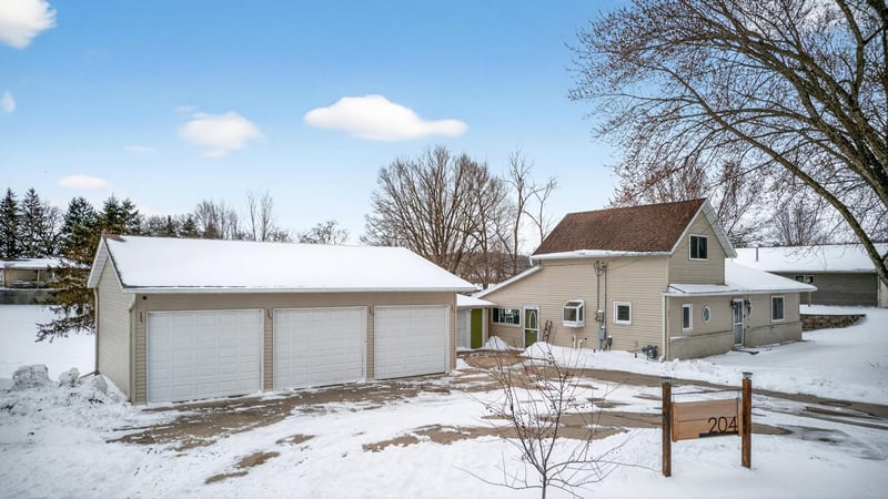 204 6th St SW, Chatfield, MN 55923