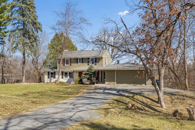 11 Duck Pass Rd, North Oaks, MN 55127