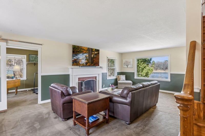 11 Duck Pass Rd, North Oaks, MN 55127