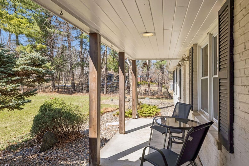 11 Duck Pass Rd, North Oaks, MN 55127