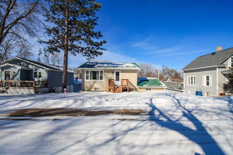316 2nd St SE, Pelican Rapids, MN 56572