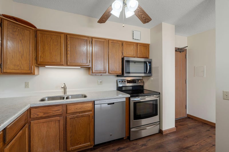 7600 Golden Valley Rd #1004, Golden Valley, MN 55427