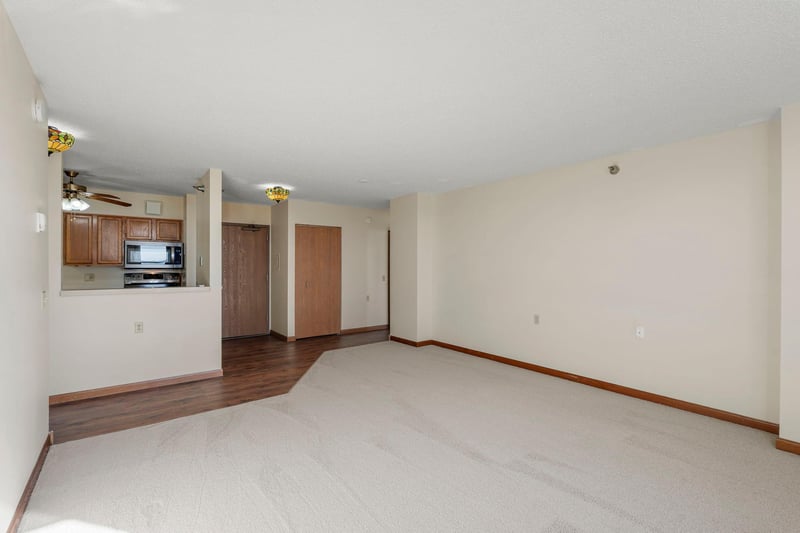 7600 Golden Valley Rd #1004, Golden Valley, MN 55427