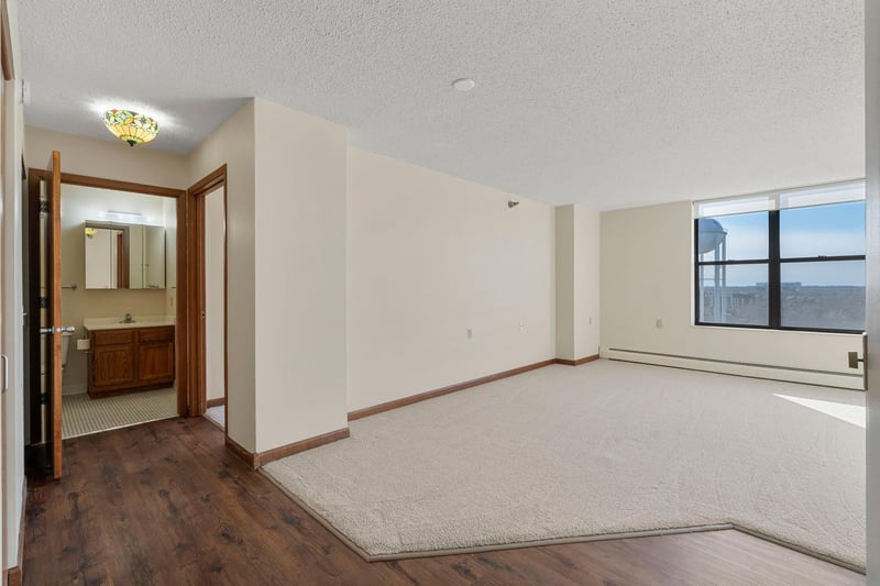 7600 Golden Valley Rd #1004, Golden Valley, MN 55427