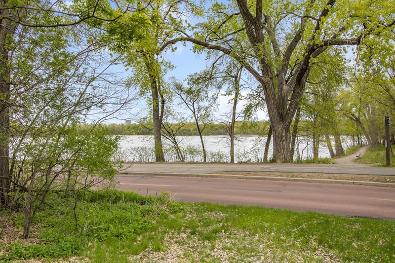 2036 Cedar Lake Pw, Minneapolis, MN 55416