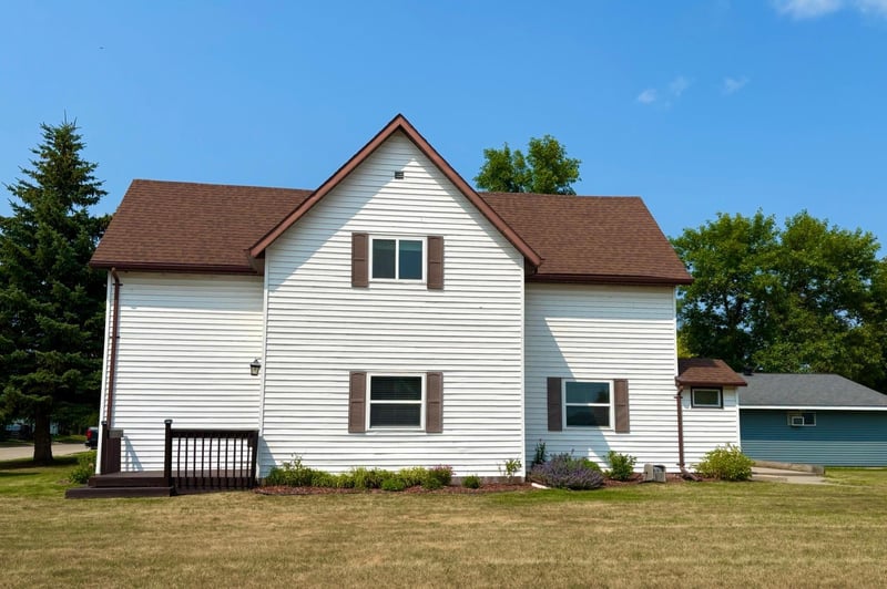 622 Saint Paul Ave S, Thief River Falls, MN 56701