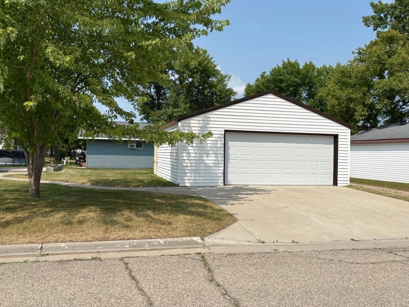 622 Saint Paul Ave S, Thief River Falls, MN 56701