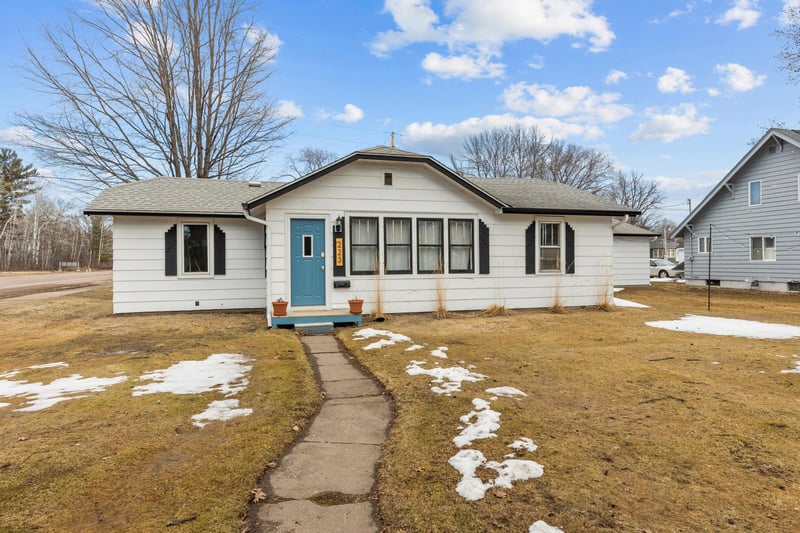 223 3rd St NW, Crosby, MN 56441