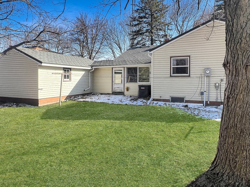 506 E 2nd St N, Truman, MN 56088
