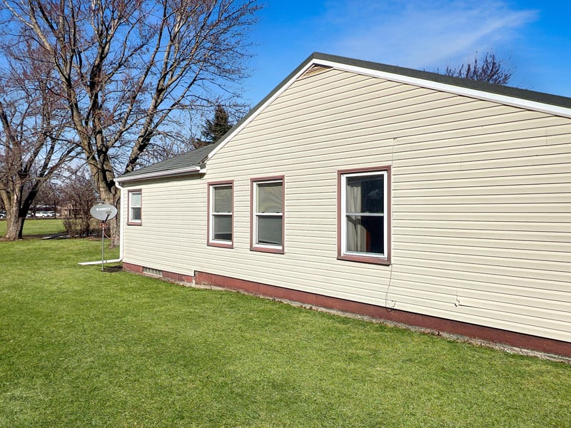 506 E 2nd St N, Truman, MN 56088