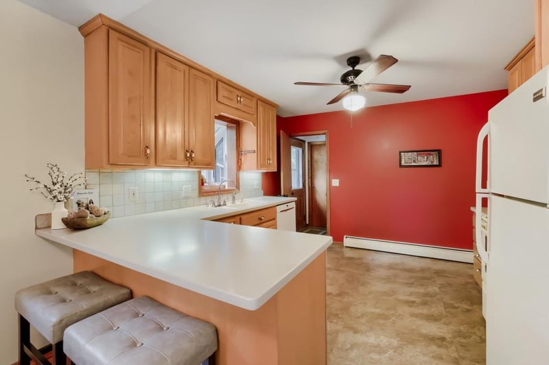3010 Fairview Ave N, Roseville, MN 55113