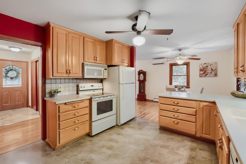 3010 Fairview Ave N, Roseville, MN 55113