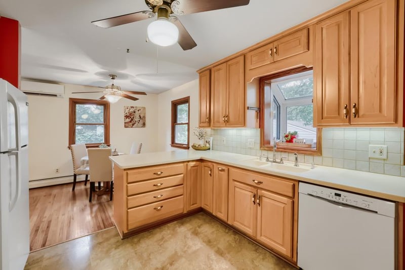 3010 Fairview Ave N, Roseville, MN 55113