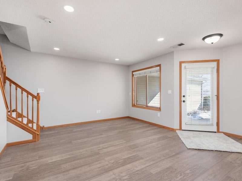 905 Serenity Cir, Norwood Young America, MN 55397