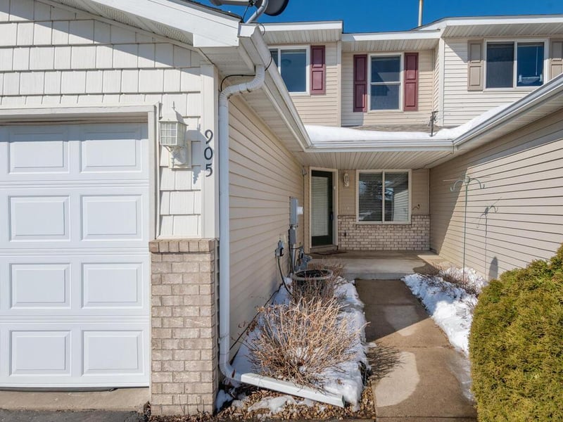 905 Serenity Cir, Norwood Young America, MN 55397