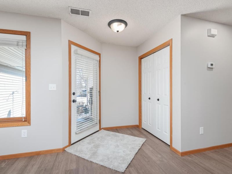 905 Serenity Cir, Norwood Young America, MN 55397
