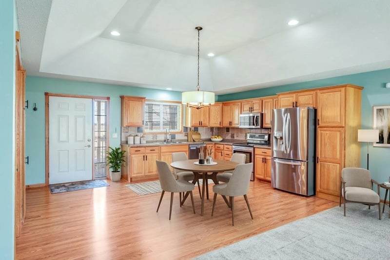 7969 Center St, Clear Lake, MN 55319
