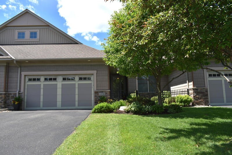 10726 Lyndale Bluffs Trl, Bloomington, MN 55420