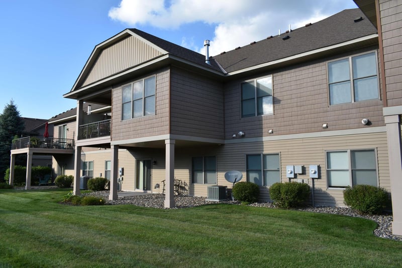 10726 Lyndale Bluffs Trl, Bloomington, MN 55420